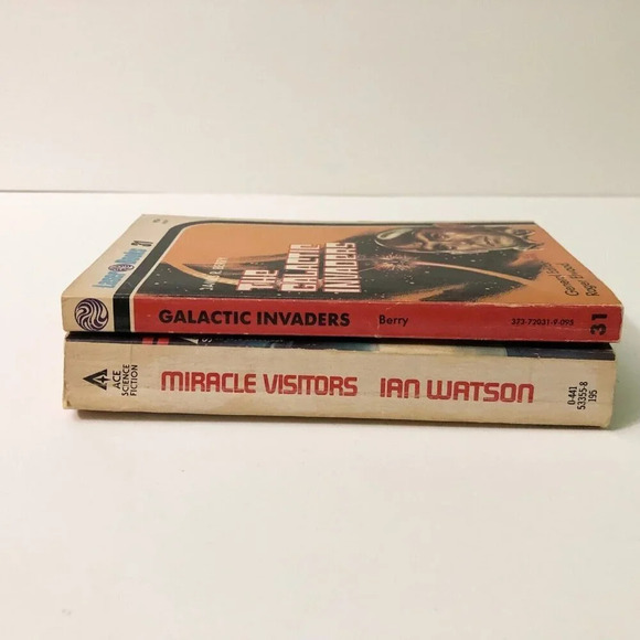 Vtg Miracle Visitors by Ian Watson and  The Galactic Invaders by James R Berry - Picture 4 of 16